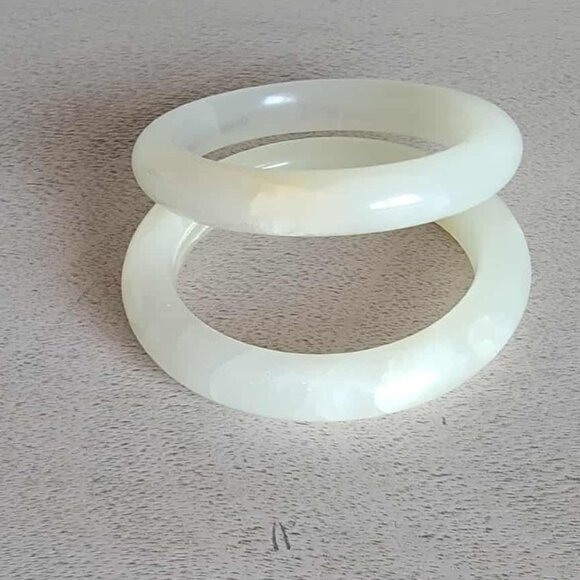 A Set of Two White Jade Bangle Bracelets - Picture 2 of 3